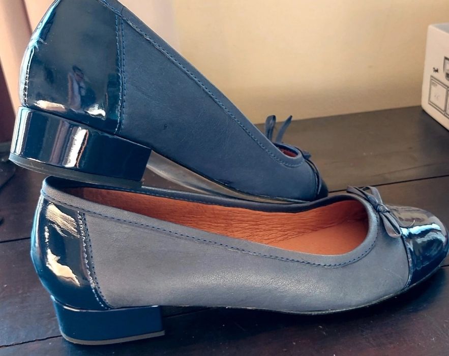 Sabrinas em pele genuína. Como novas.