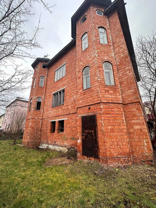Продається будинок з літньою кухнею в с Черніїв. Ділянка 15 сот.