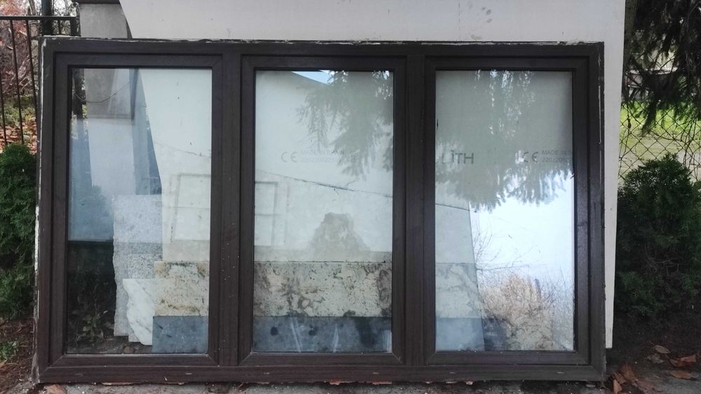 Okna,drzwi balkonowe   ciemny dąb PCV na działkę, garaż.