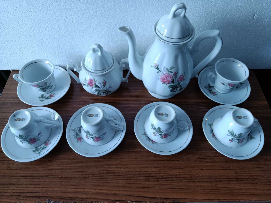 conjunto de porcelanas vidros canecas serviços