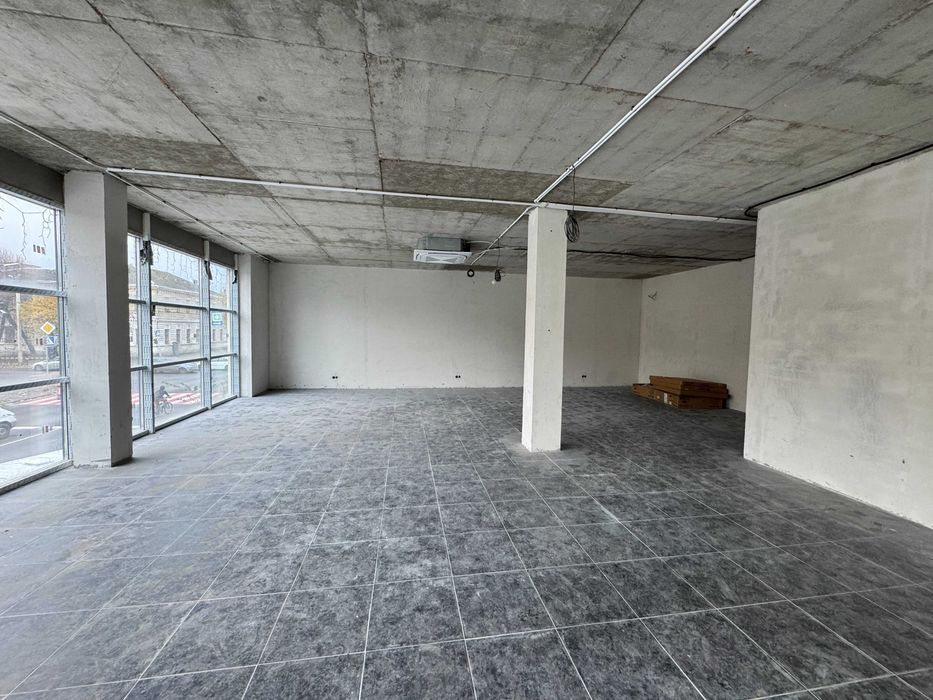 Фасадне приміщення в центрі по вул. Благовісна