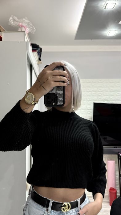 Sweter czarny krótki