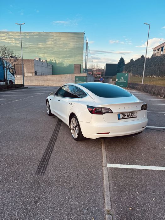 Tesla model 3  sr plus