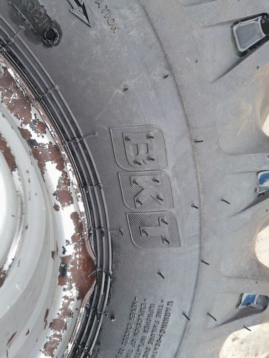 Koło 11.5 - 15.3 BKT Kompletne koło