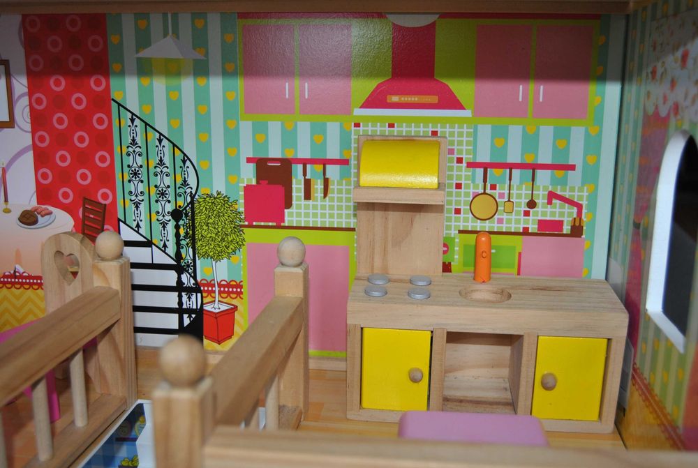 Domek dla lalek drewniany