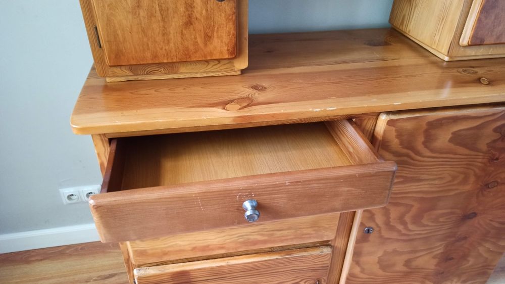 Odnowiony kredens retro PRL