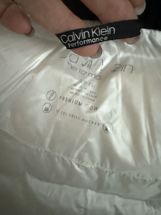 Дуже гарна жіноча куртка Calvin Clein