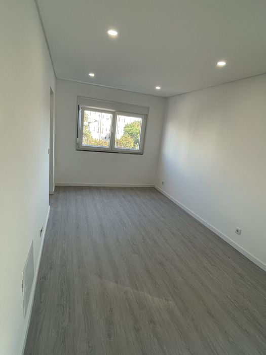 Vendo apartamento T2 totalmente remodelado nos Olivais