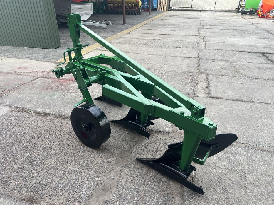 Плуг двохкорпусний Bomet