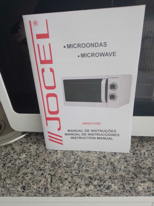 Microondas com apenas 6 meses de uso, branco