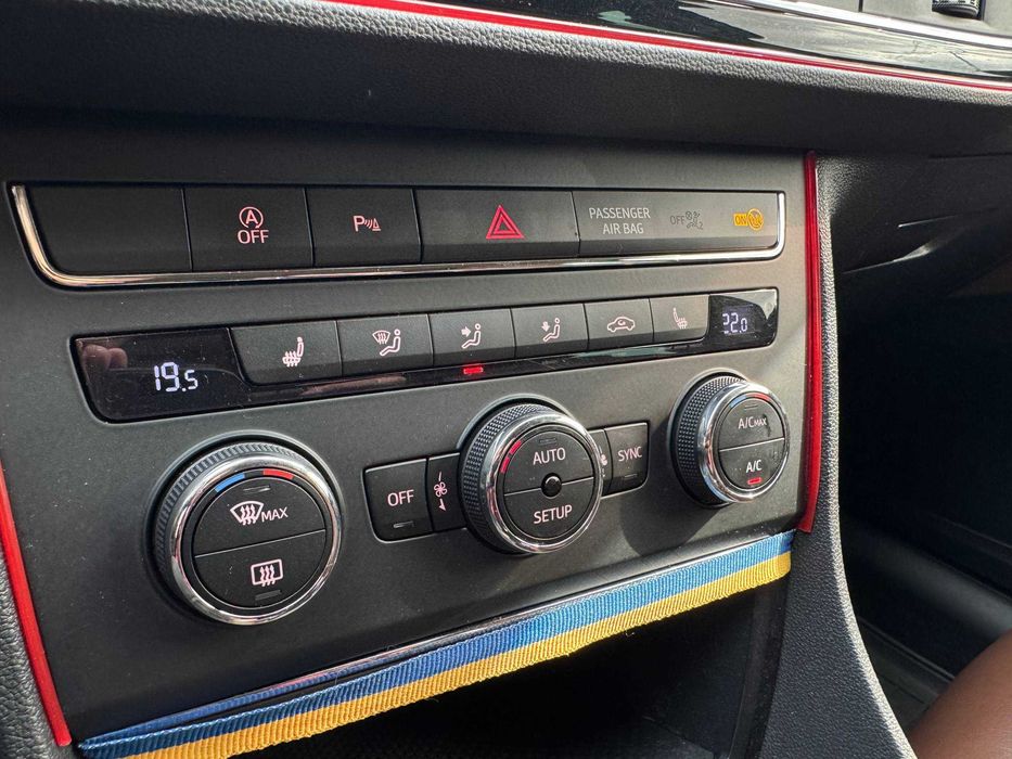 Seat Leon 2014 року 1.6 Дизель МКПП