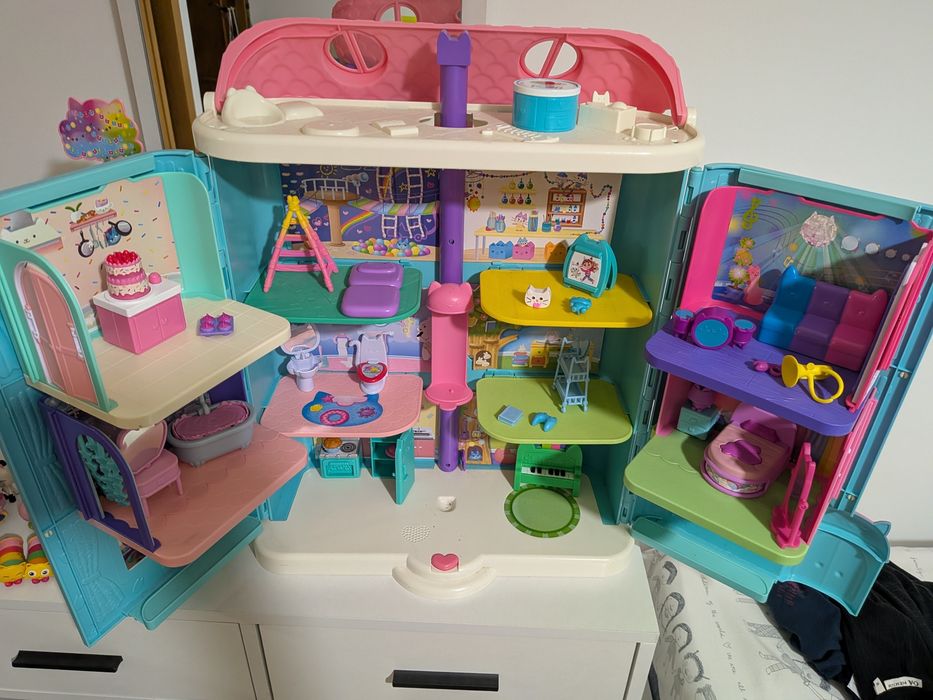 Gabby's dollhouse