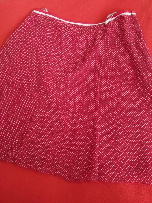 Zwiewna spódnica czerwona w białe kropki