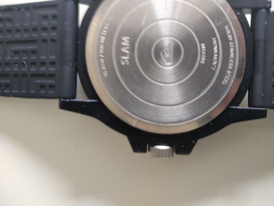 Relógio quiksilver Original em bom estado com pilha nova.