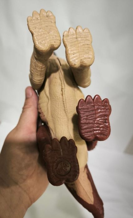 Іграшковий динозавр