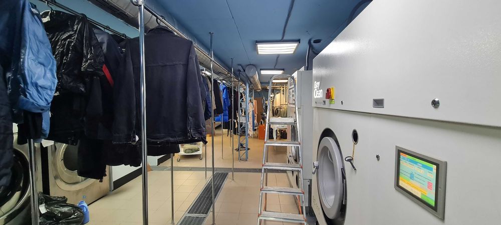 Продаж приміщення. 500 кв.м. вул. Маріупольська. Фасад.