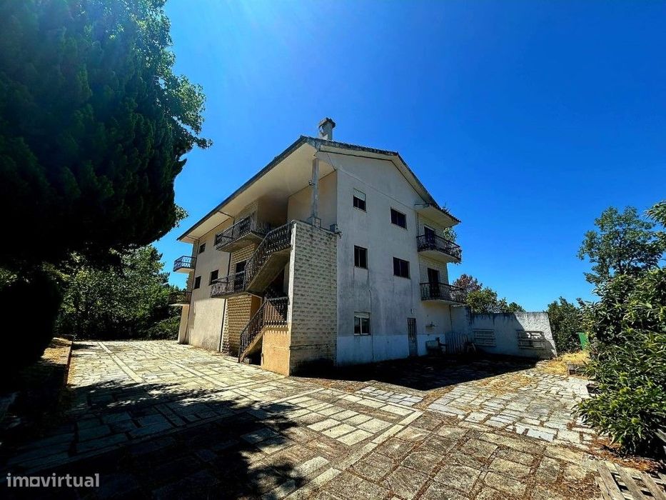 Moradia em Sernancelhe para investimento, com vistas sobre o campo