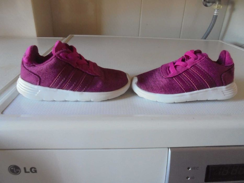 ténis de menina da marca adidas