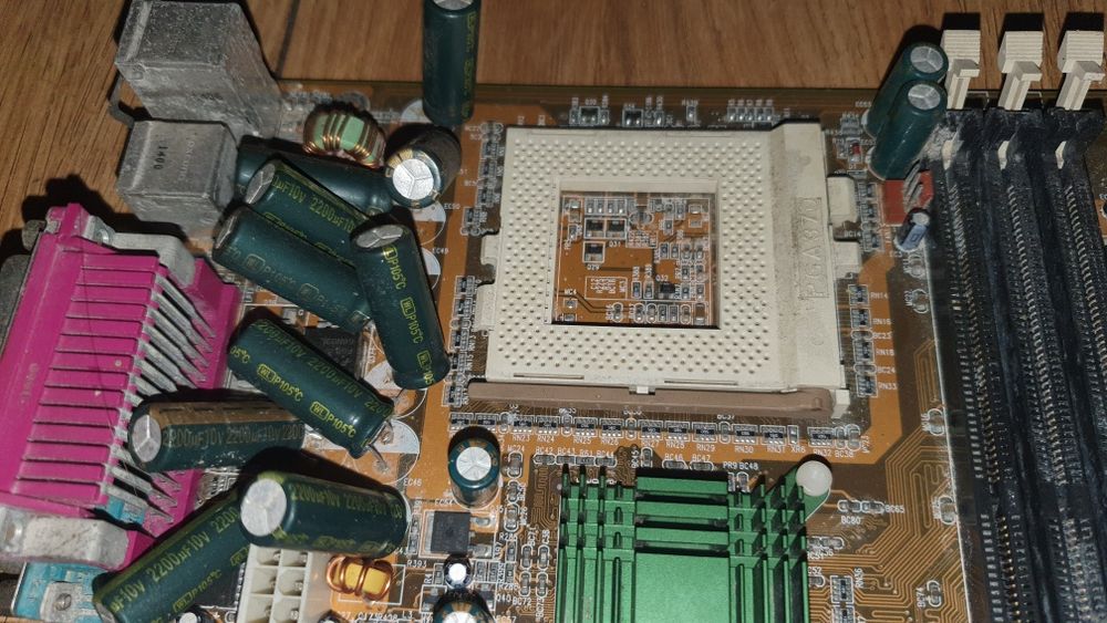 ABIT ST6 intel i815ep PGA370 Kondensatory do wymiany.