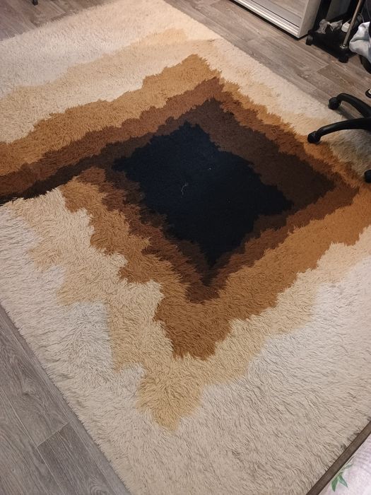 Палас/ ковёр 2*3 метра в хорошем состоянии 2000грн. Николаев.