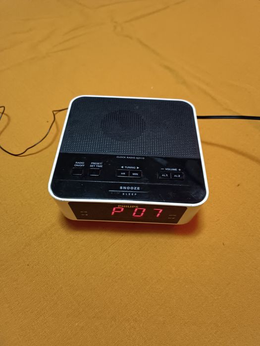 Радио - часы Philips.