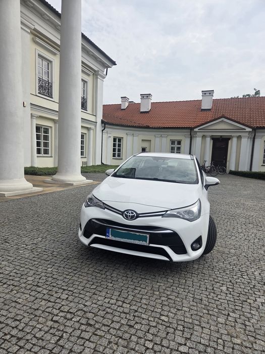 Toyota avensis t27 2017