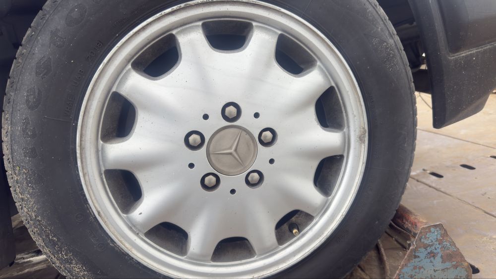 Mercedes w124  250 D 5 cilindros ano 1995 para peças