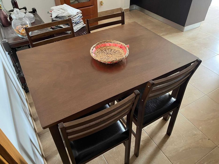 Mesa de Sala com cadeiras