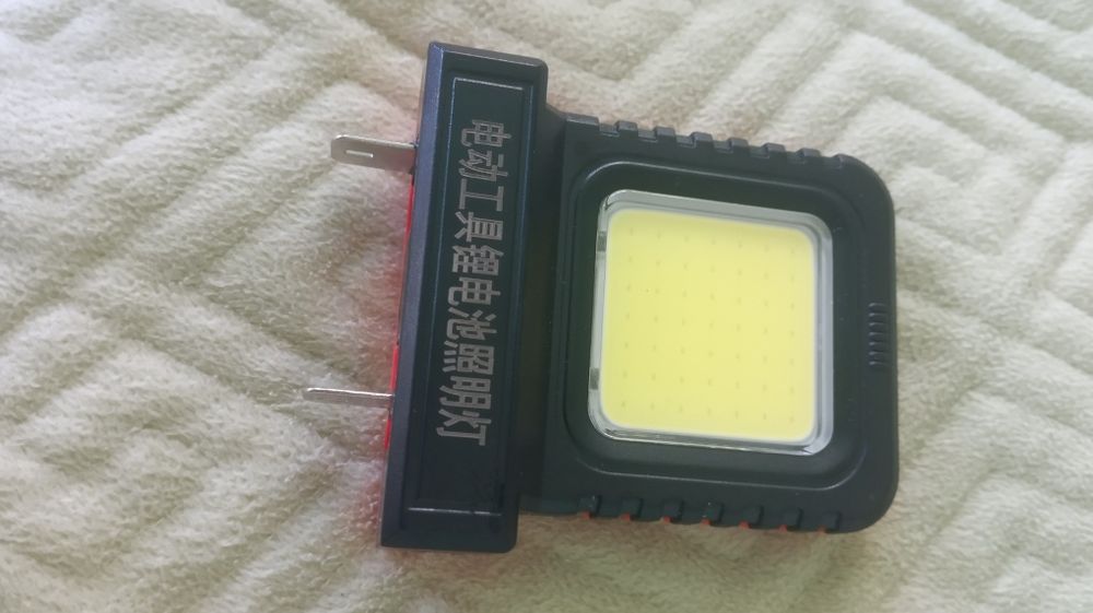 LED фонарь на акумулятор