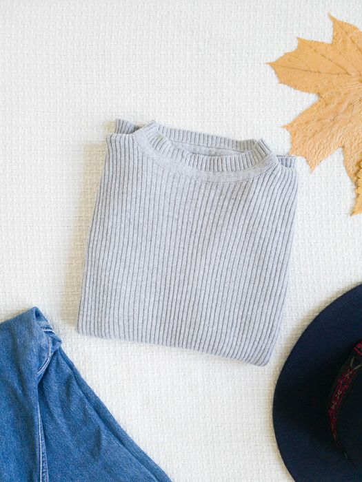 Szary półgolf sweter sweterek damski dopasowany prosty wiosenny