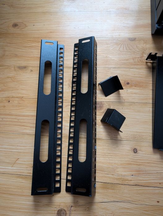 Шафа монтажна настінна CMS 9U