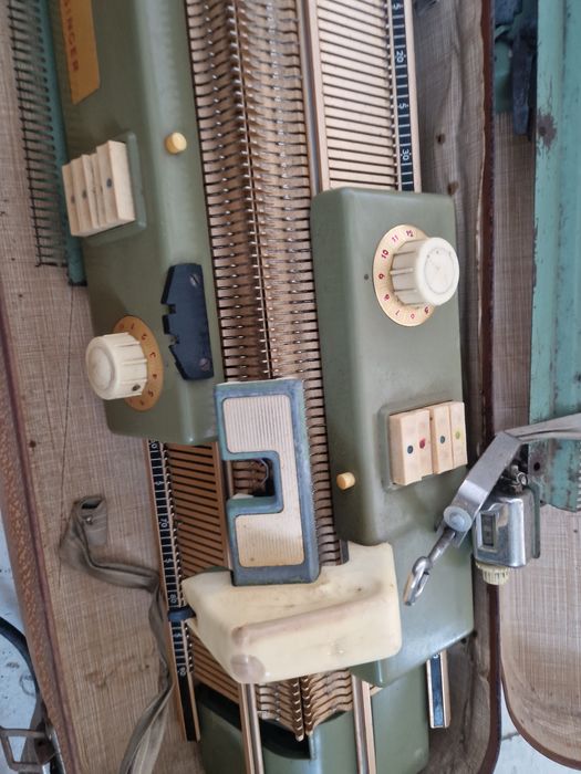 Maquina de tricotar singer