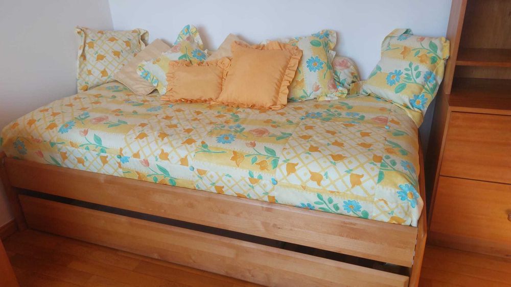 Móveis de quarto de solteiro em muito bom estado