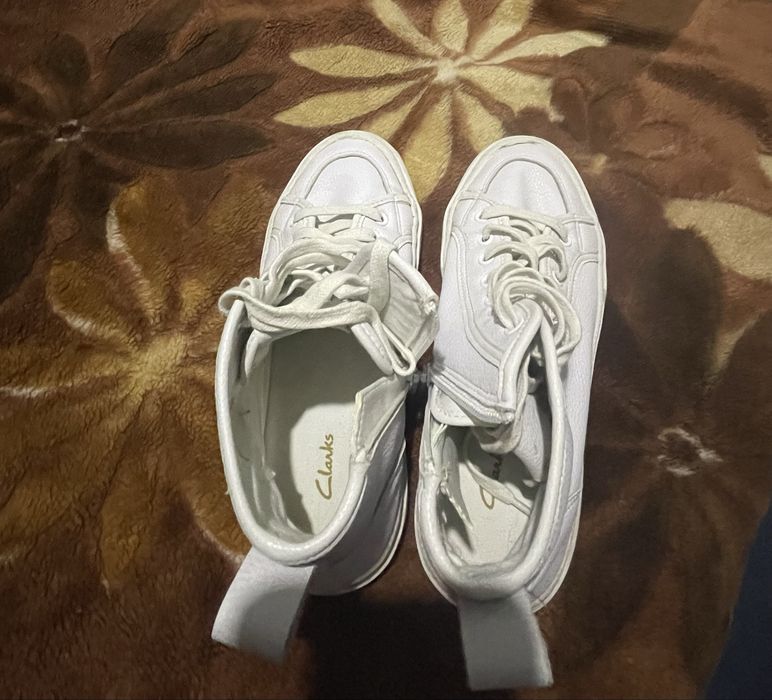 Продам,жіночі кеди Clarks(оригінал) 37р!Шкіряні і дуже зручні!