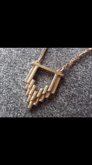 Colar dourado