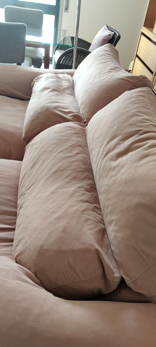 Sofá de três lugares em tecido