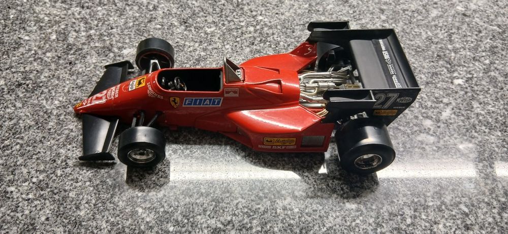 Miniatura Ferrari 126 C4 Bburago 1:24