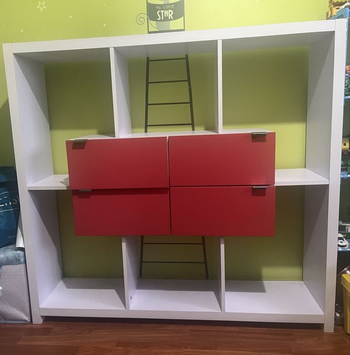 Estante branca com gavetas