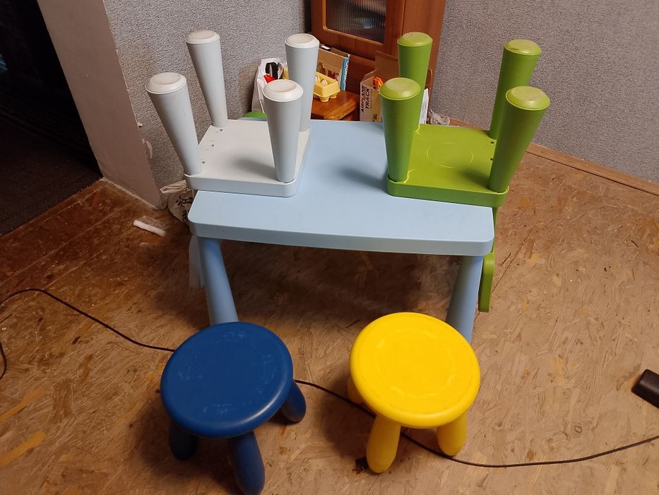 Продам столик Ikea з 2 табуреточками і 2 кріселка