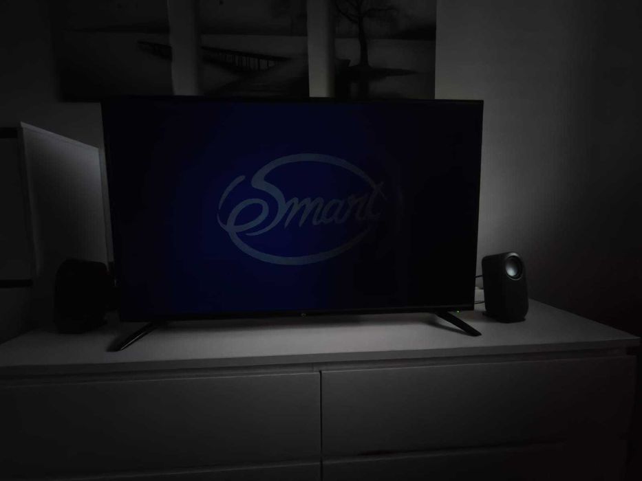 TV Led 43" SmartTech - Avariada