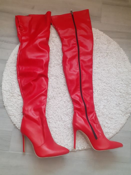 Класні. нові шкіряні ботфорти