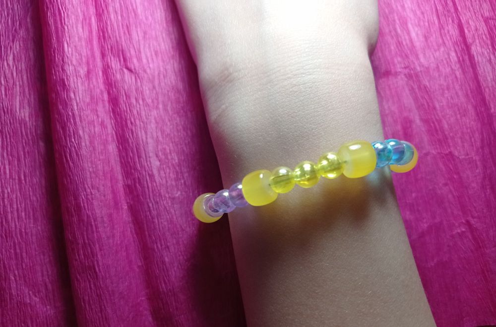 Прикраси ручної роботи браслети, сережки, брелоки