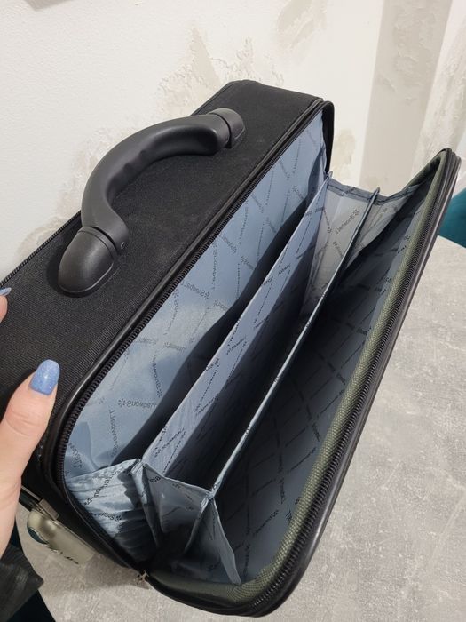 Чемодан , сумка для документов,ноутбука с кодовым замком