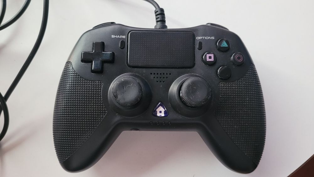 PlayStation 4 + 2 Comandos + GTA V