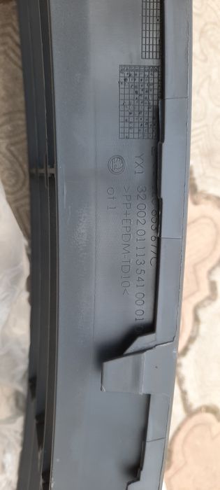 Решотка переднего бампера Шкода