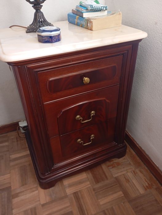 Mobília de quarto composto de cama de casal 1,40x1,90,