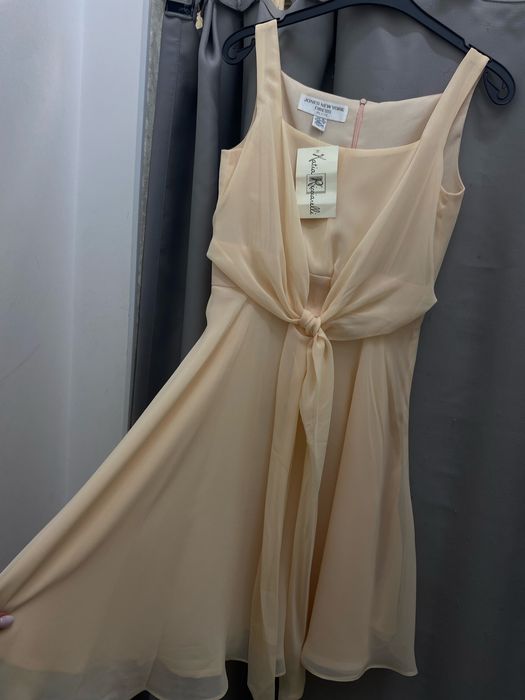 Продам сукні нові