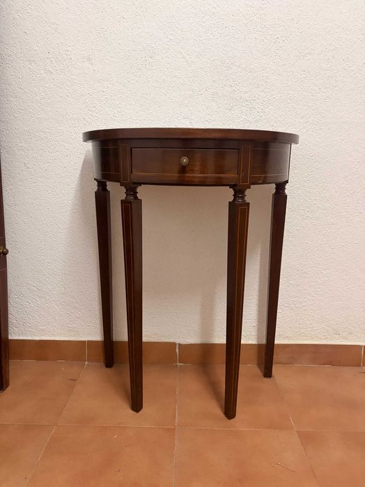Mesas de apoio com gaveta