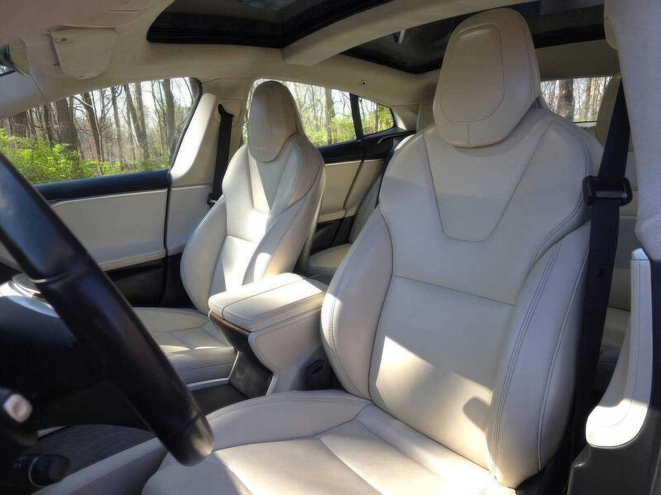 Tesla Model S      2018