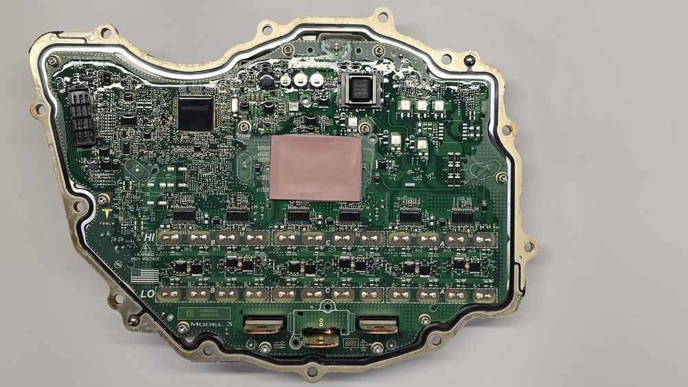 Інвертор двигуна Tesla Model 3 Y 1120960-10-H